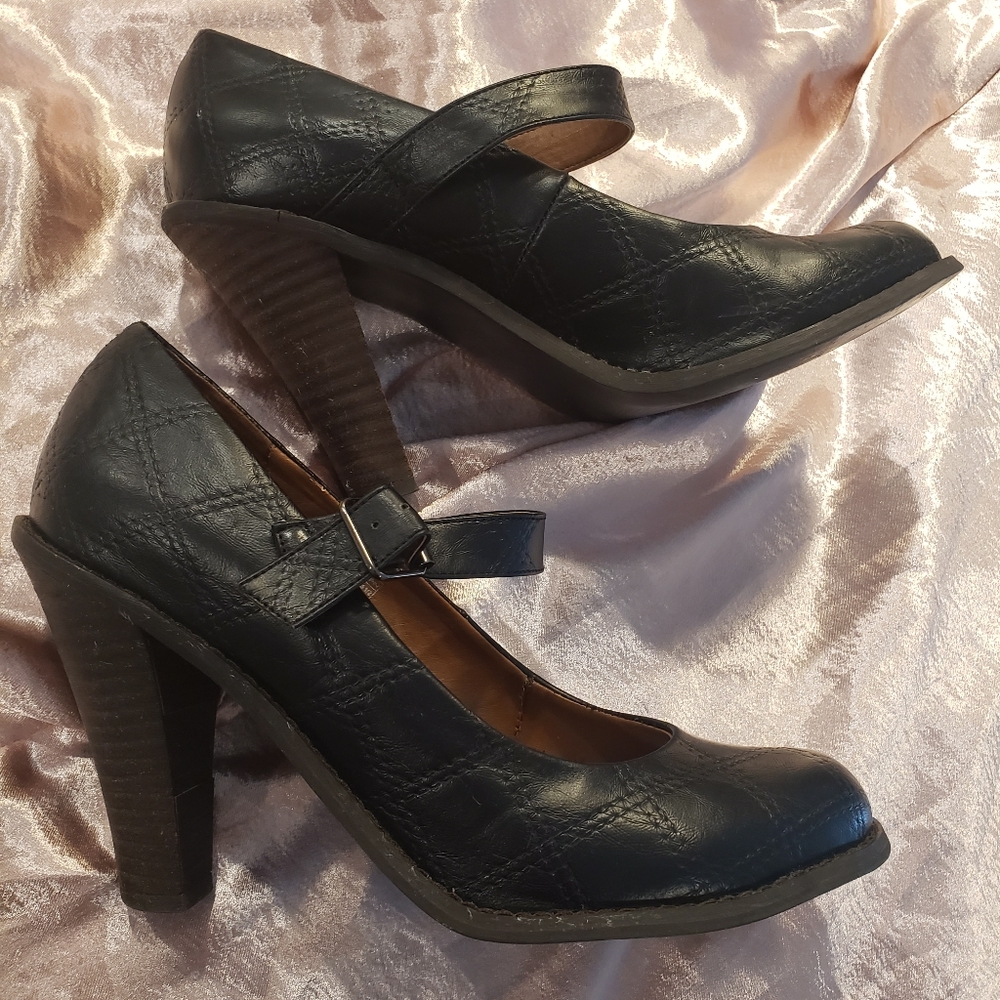 Black maryjane heels size 9